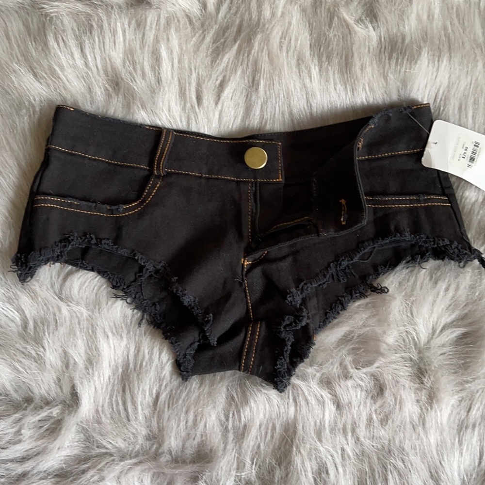 Shorts - Picture 2 of 5